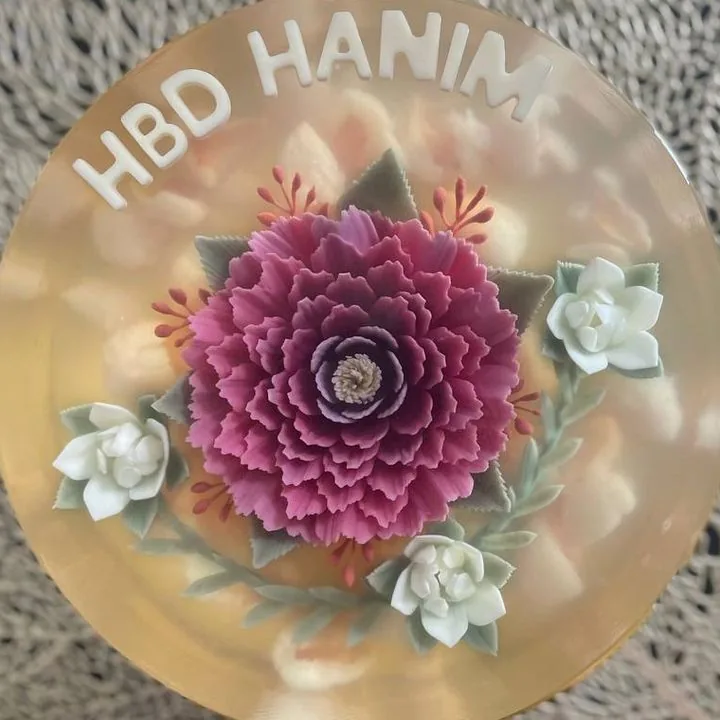 Single crimson bloom jelly cake personalised for a birthday