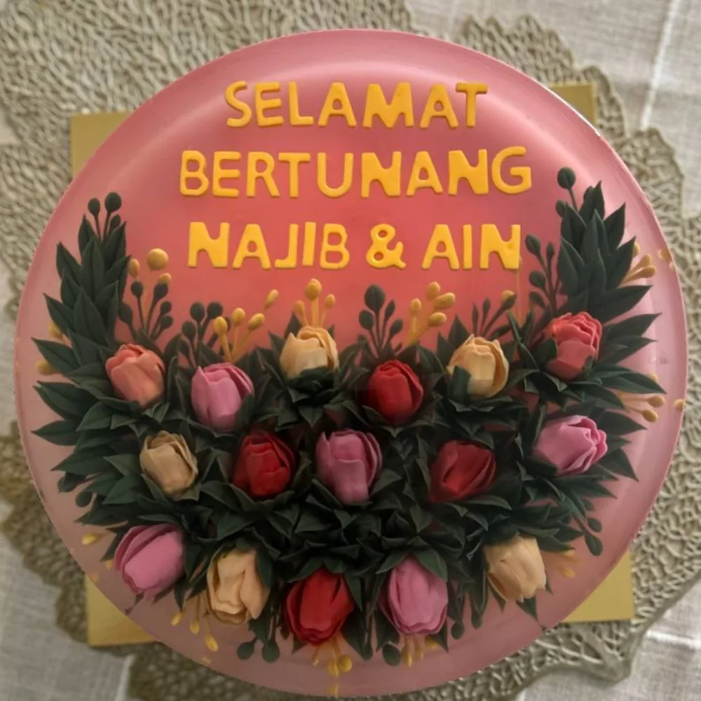 Blush Tulip Crescent 3D jelly cake, viewed from above