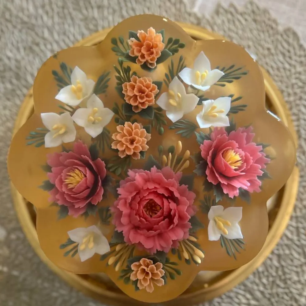 Golden Scallop Bouquet 3D jelly cake, viewed from above