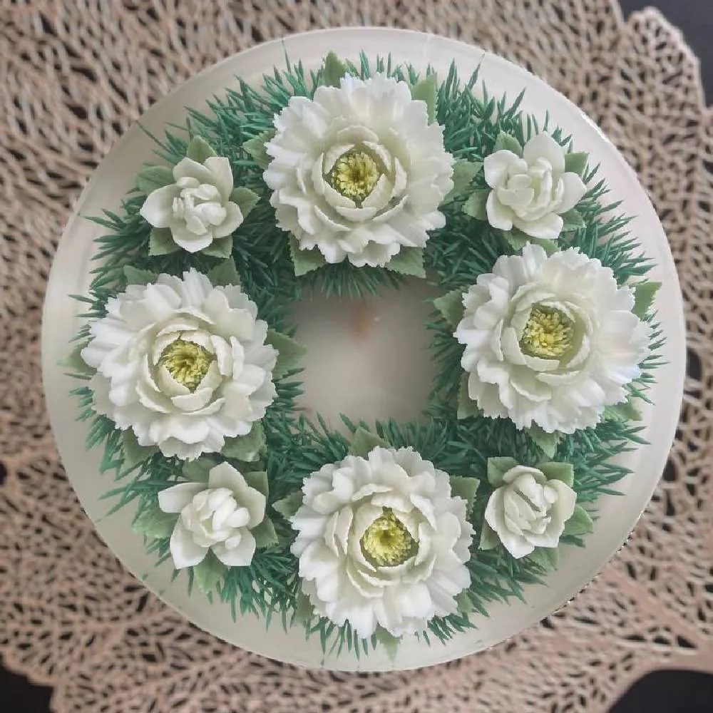 White Winter Wreath 3D jelly cake, viewed from above